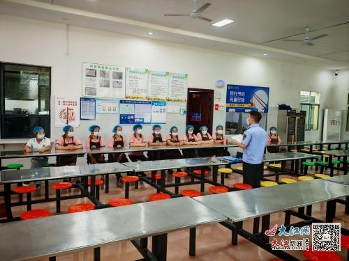 考前嚴(yán)密守護(hù) 東臨新區(qū)市場(chǎng)監(jiān)管局深入考點(diǎn)學(xué)校開(kāi)展食品安全專項(xiàng)檢查